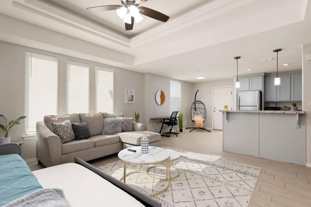 Cozy 3 Bed 2 Bath Apartment, Near Shopping Plazas, Expressway And Free Parking Edinburg Exteriör bild